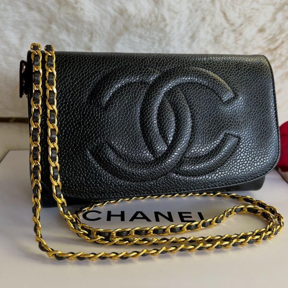 Auth. CHANEL CAVIAR CROSSBODY WALLET WITH CHAIN